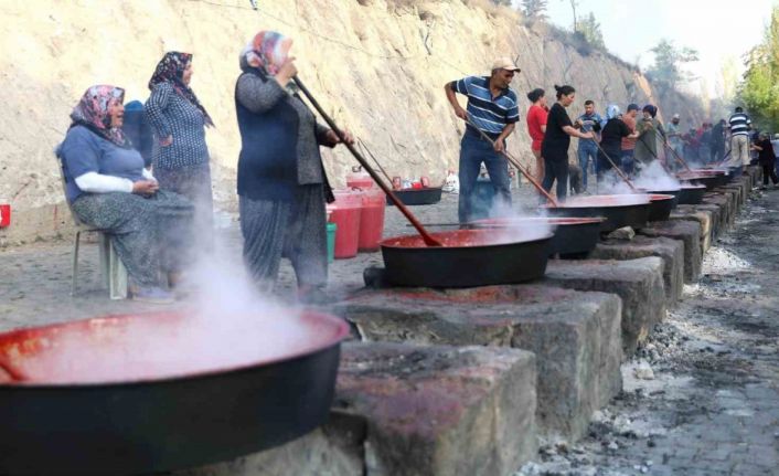 Melikgazi’de salçalar kaynamaya başlıyor