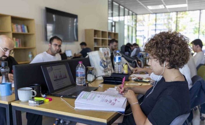 Mersin’de okuma salonları yaz boyunca hizmette