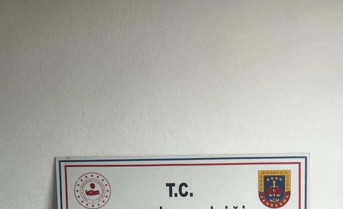 Mersin’de uyuşturucu operasyonu: 3 şüpheli yakalandı, bin 531 hap ele geçirildi