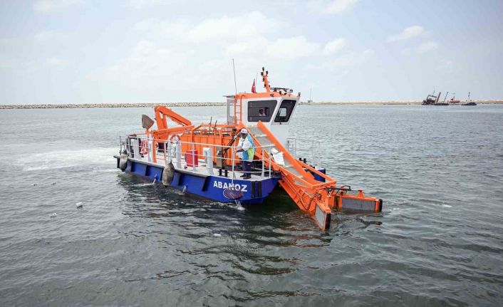 Mersin’in denizi atıklardan arındırılıyor