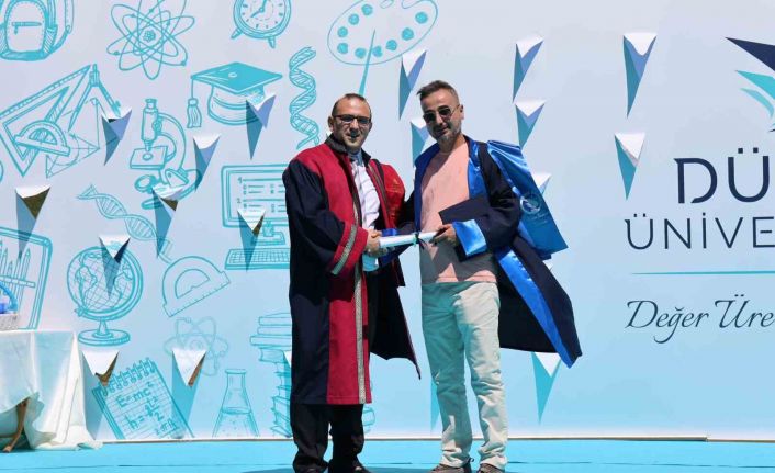 Mezun oldular kep fırlattılar