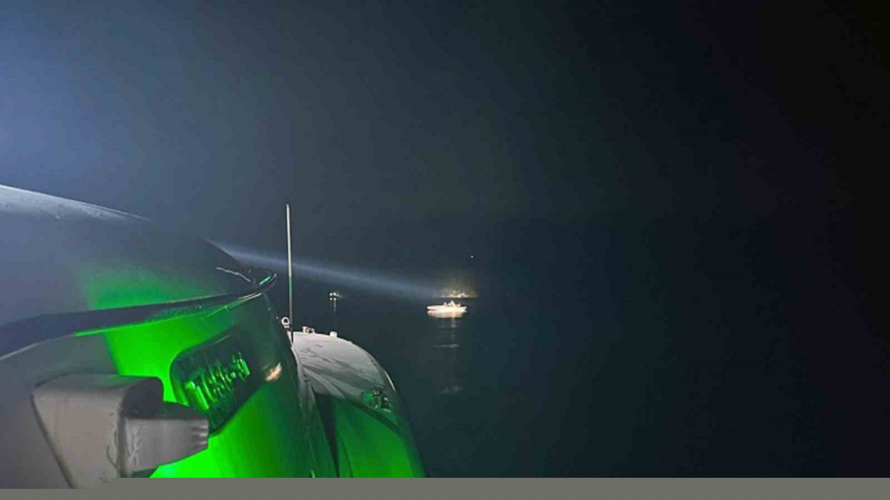 Milas açıklarında 20 düzensiz göçmen kurtarıldı, 2 göçmen kaçakçısı yakalandı