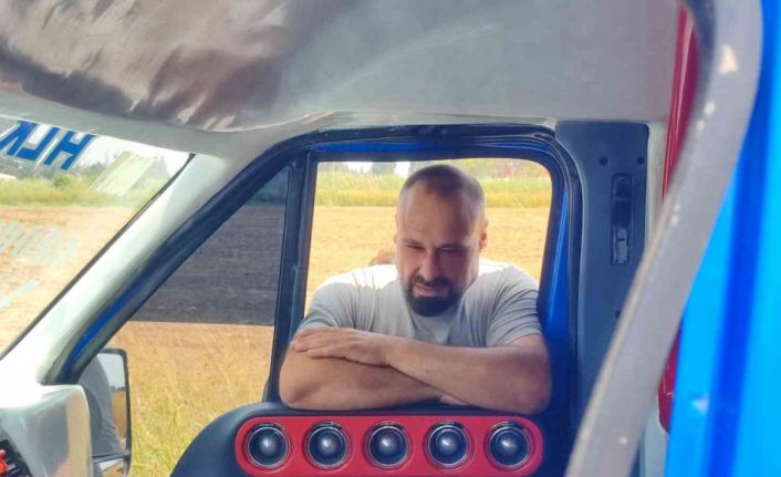 Minibüse yaptığı ses sistemi kulaklarını dans ettirdi