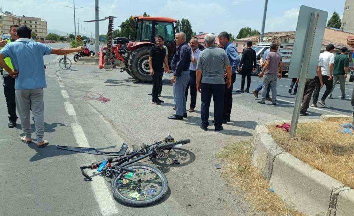 Minibüsün çarptığı 14 yaşındaki bisikletli çocuk hayatını kaybetti