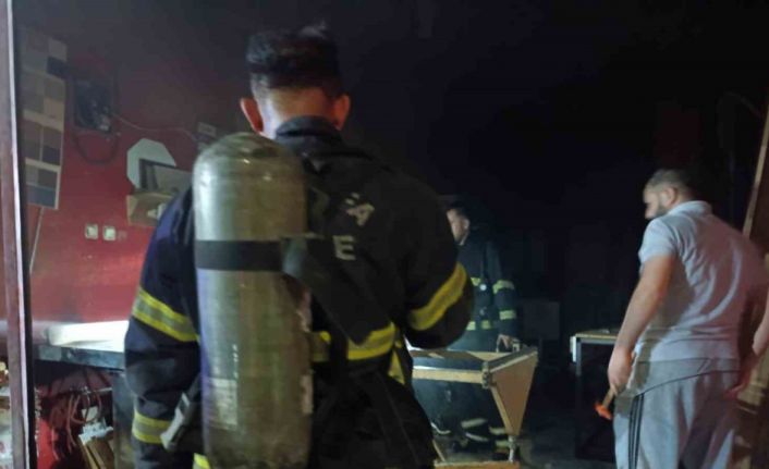 Mobilya dükkanında çıkan söndürüldü