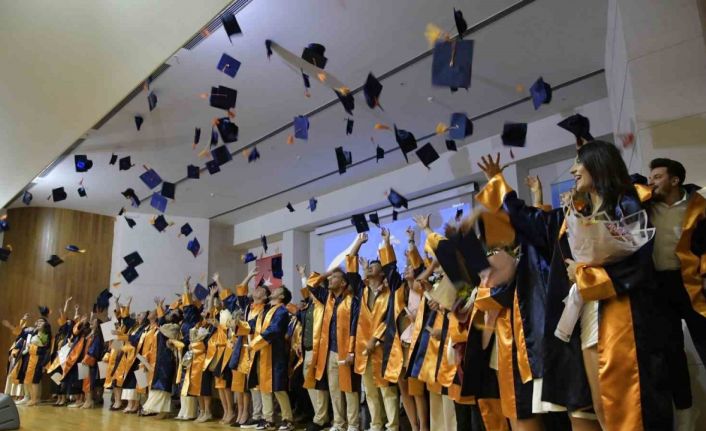 MSKÜ Mimarlık ve İlahiyat Fakültesi’nde mezuniyet coşkusu