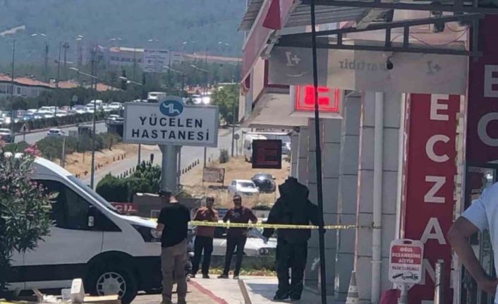 Muğla’da yol kenarında bulunan 2 valiz paniğe neden oldu