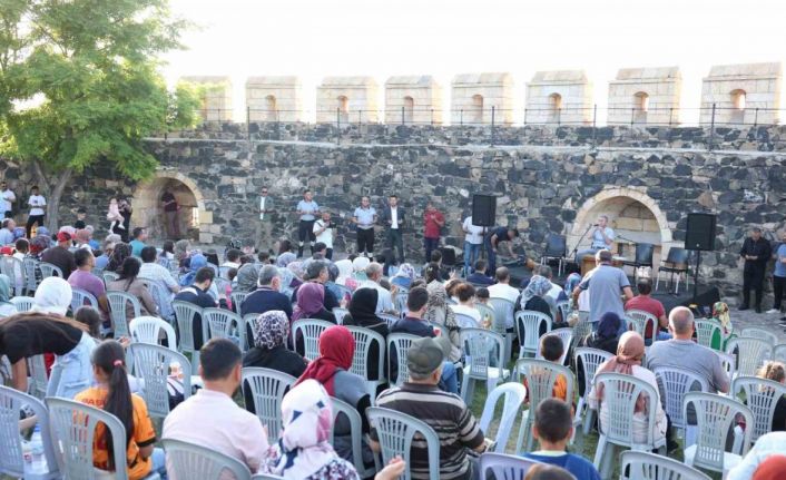 Muharrem ayı dolayısıyla vatandaşlara aşure ikram edildi