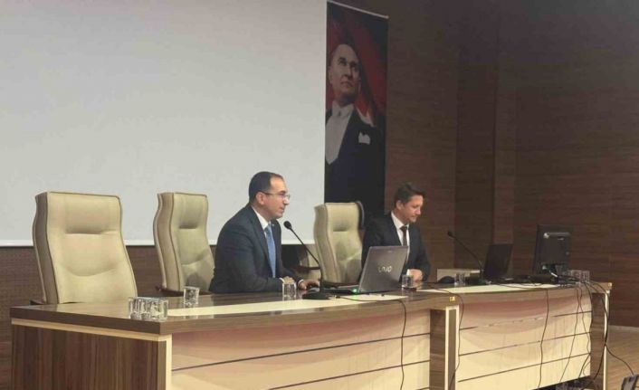 Muhtarlara ve biçerdöver sahiplerine yangınla mücadele eğitimi