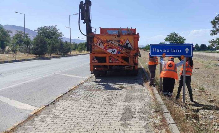 Muş-Havalimanı yolu, yol çalışması nedeniyle trafiğe kapatıldı