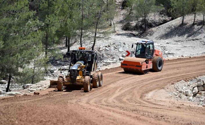 Mut’ta 9 mahalleyi birbirine bağlayan grup yolu genişletildi