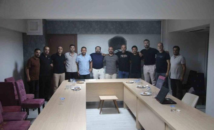 Nazillispor’da yeni yönetim taraftarlarla bir araya geldi