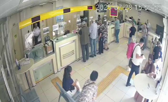 Nefesi kesilen çocuğun imdadına yetişti: O anlar kamerada