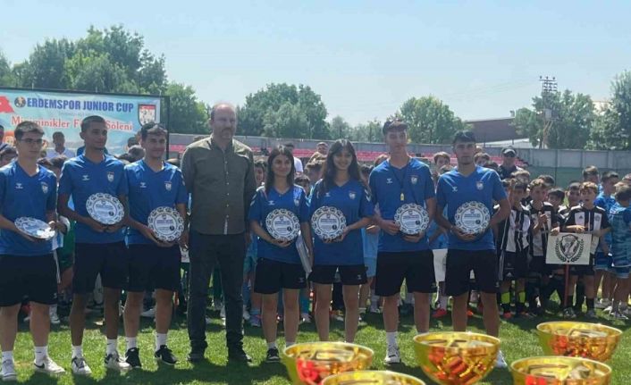 Nejat Tülek Junior CUP futbol turnuvası ödül töreniyle son buldu