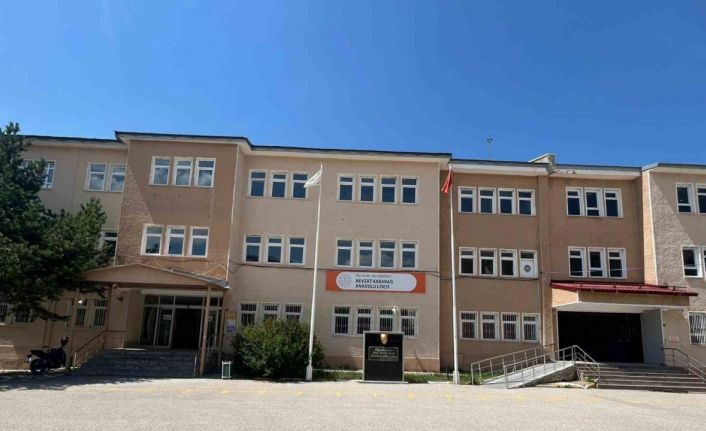 Nevzat Karabağ Anadolu Lisesi başarılara imza atıyor