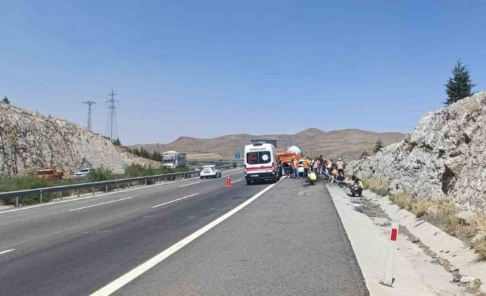 Niğde-Adana Otoyolu’nda kaza: 2’si ağır 6 yaralı