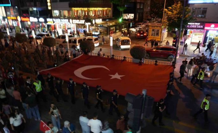 Niğde’de 15 Temmuz fener alayı düzenlendi