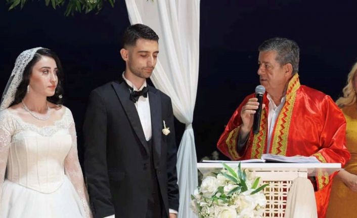 Nikahlarını belediye başkanı kıydı, şahitleri vali oldu