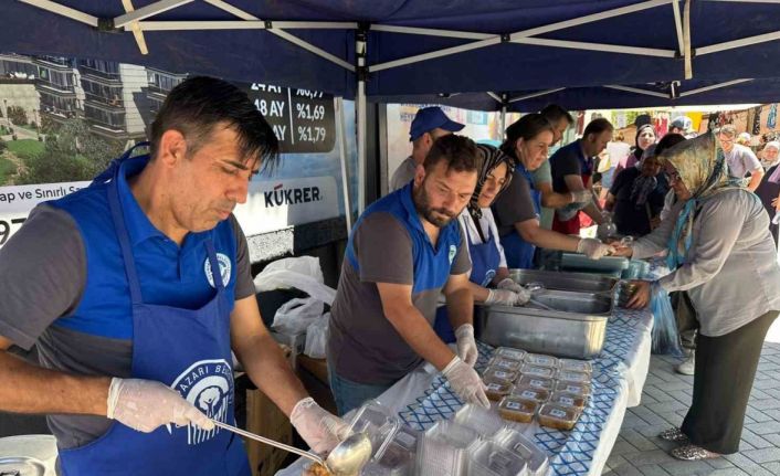 Odunpazarı Belediyesi’nden Çarşamba Pazarı’nda aşure ikramı
