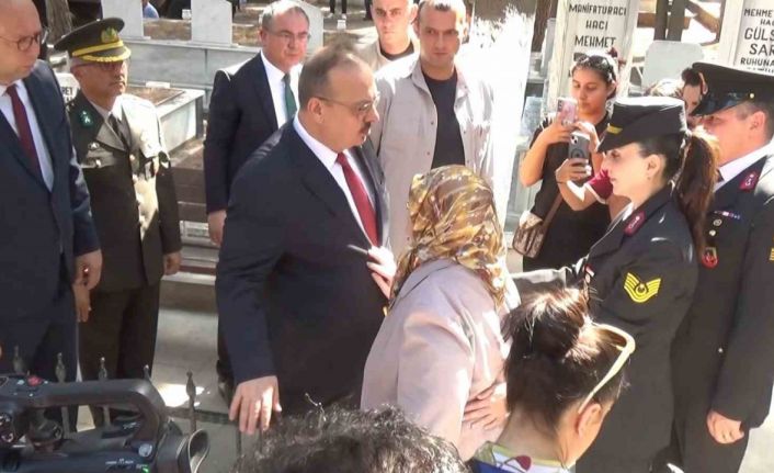 Oğlunun mezarına sarılamayan şehit annesi Şengüroğlu: "Bir kapı açılsın yeter"