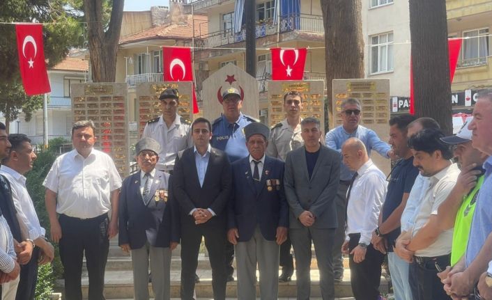 Önce şehitlik ardından şehit ailesi ziyaret edildi