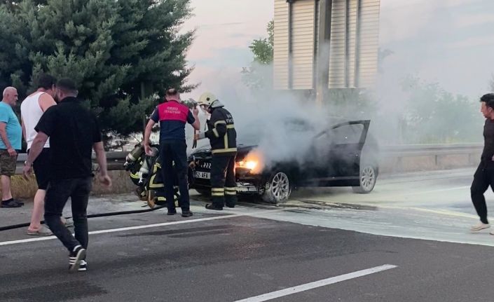 Ordu’da motor kısmından alev alan araçta maddi hasar meydana geldi
