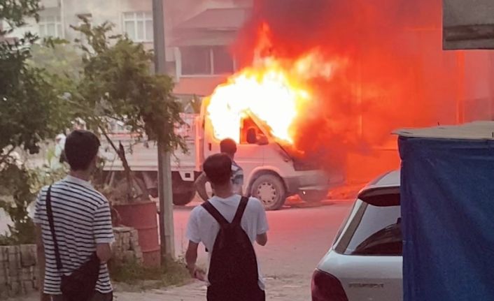 Ordu’da park halindeki kamyonette yangın