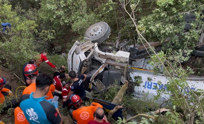 Orman yangınını söndürmeye giden tanker uçuruma yuvarlandı: 1 ölü 2 yaralı