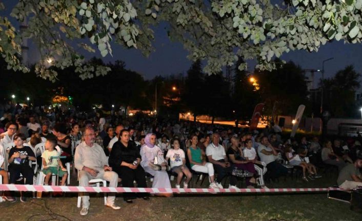 Osmangazi’de çocuklar açık hava sinemasında buluştu