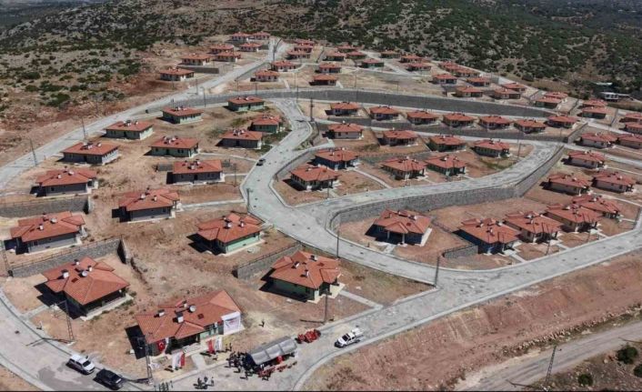 Osmaniye’de villa tipi köy evleri depremzedelerin yüzünü güldürdü