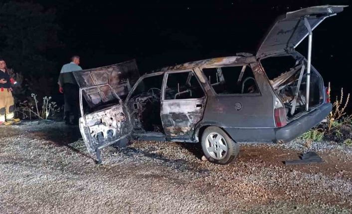 Otomobil alev alev yandı