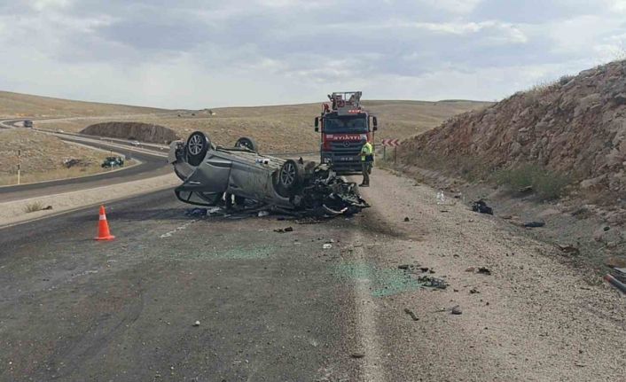 Otomobil devrildi, 5 kişi yaralandı