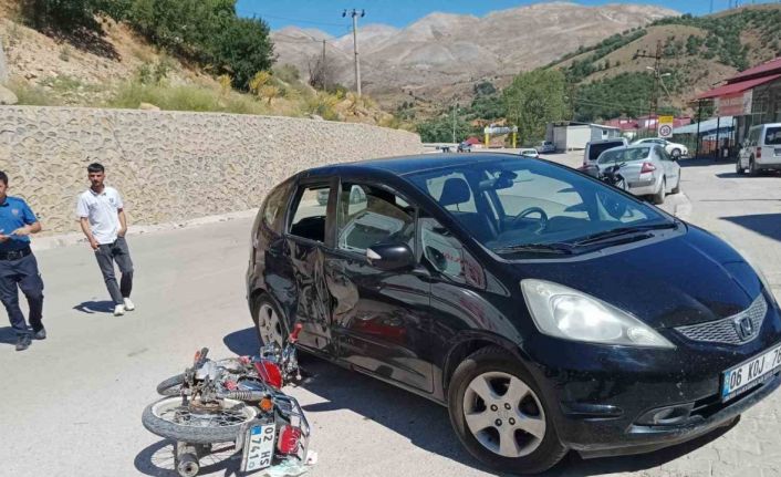 Otomobil ile motosiklet çarpıştı: 2 yaralı