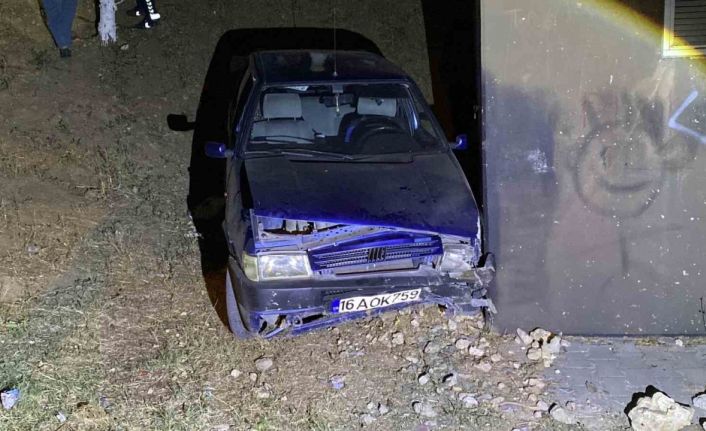 Otomobil şarampole uçup trafoya çarptı: Kazayı burnu bile kanamadan atlattı