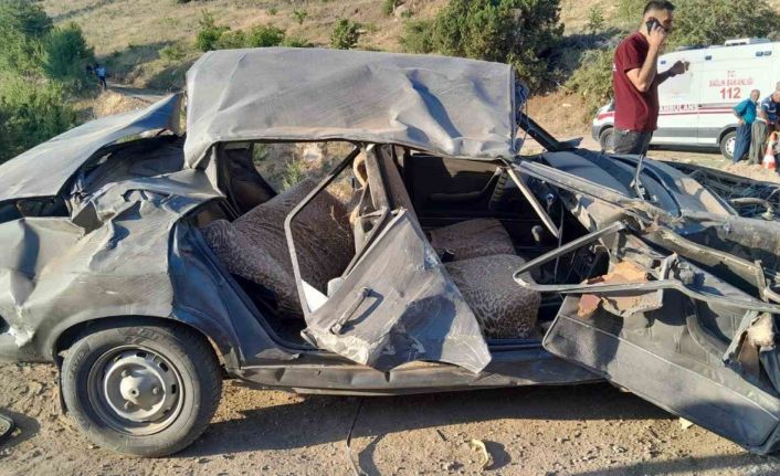 Otomobil uçuruma yuvarlandı: 1 ölü, 7 yaralı