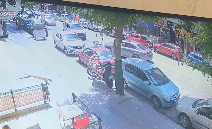 Otomobilin çarptığı yaya havada takla attı