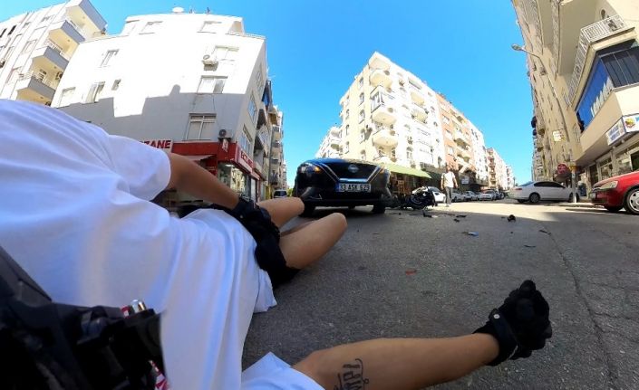 Otomobille çarpışan motosikletli ölümden döndü