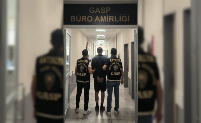 Oyuncak tabanca ile iş yeri soymaya çalıştı