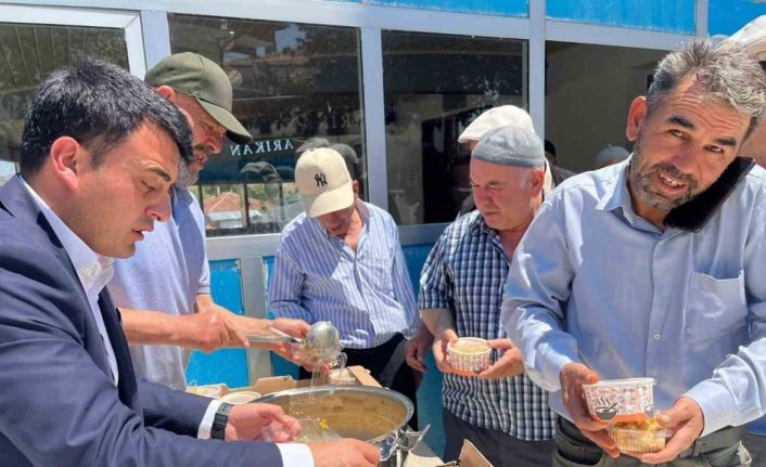 Özükavak beldesinde aşure ikramı yapıldı