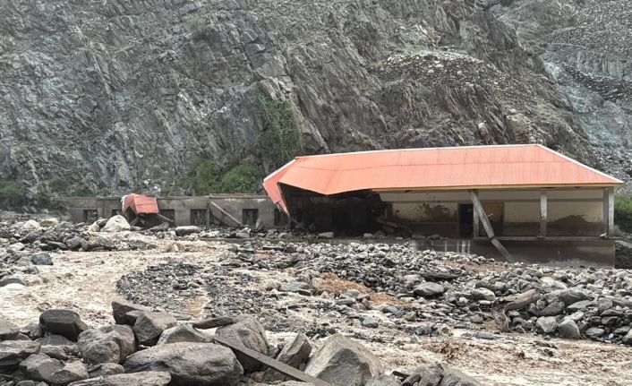 Pakistan’da etkili olan muson yağmurlarında can kaybı 242’ye yükseldi