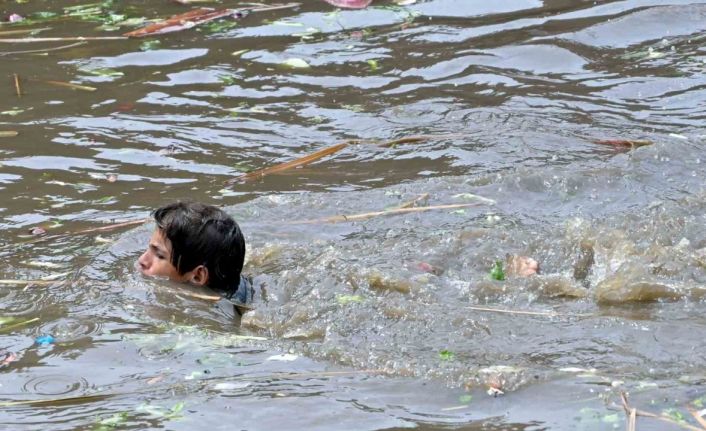 Pakistan’daki muson yağmurlarında can kaybı 266’ya yükseldi