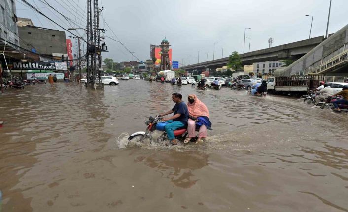 Pakistan’daki muson yağmurlarında can kaybı 98’e yükseldi