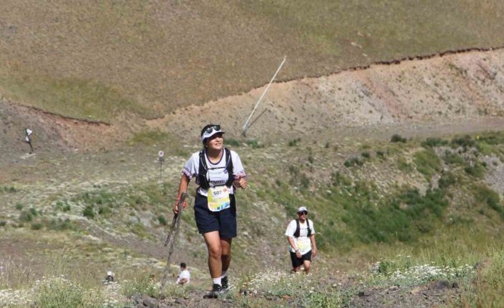 Palandöken’in zirvesine zorlu koşu