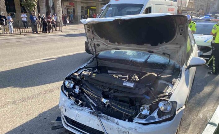 Park uygulaması yapan polise otomobil çarptı