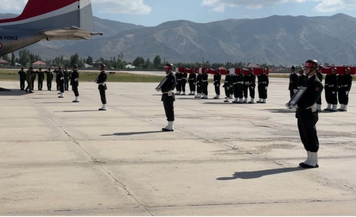 Pençe-Kilit Harekatı bölgesinde şehit olan 6 asker törenle memleketlerine uğurlandı