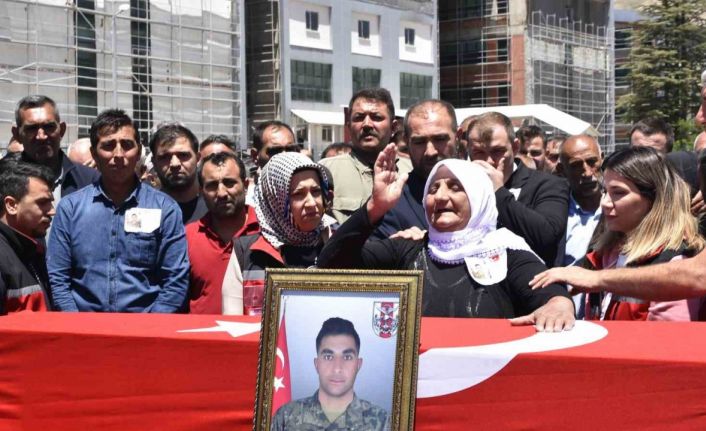 Pençe-Kilit şehidi son yolculuğuna uğurlandı