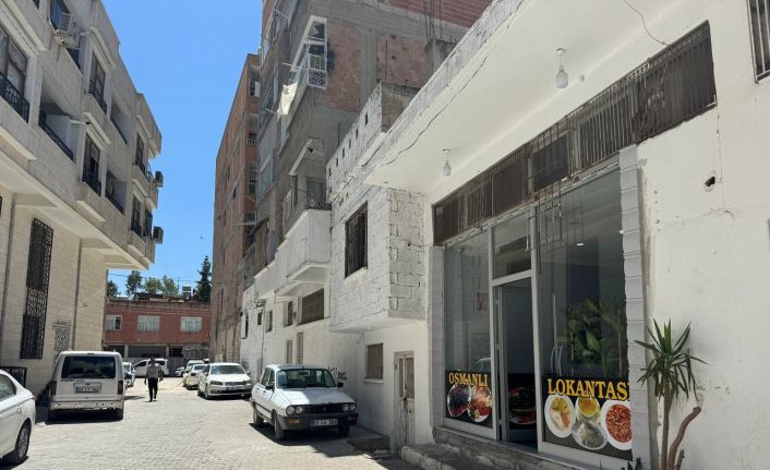 Pencereden atlayan kız çocuğu hayata tutundu