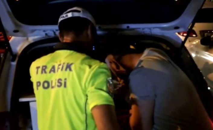 Pendik’te yolu kapatıp dans eden şahıslara para cezası