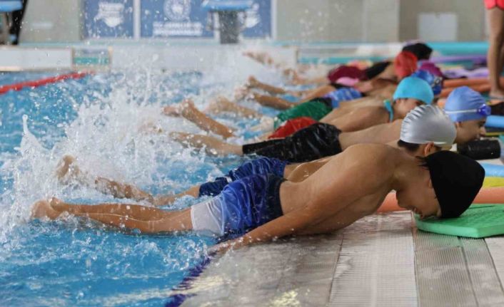 Pınarbaşı Yüzme Havuzu’nda yıllar sonra ilk kulaç atıldı