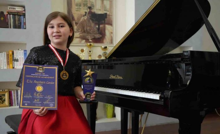 Piyanonun genç yeteneği Elif, yarışmada birinci oldu